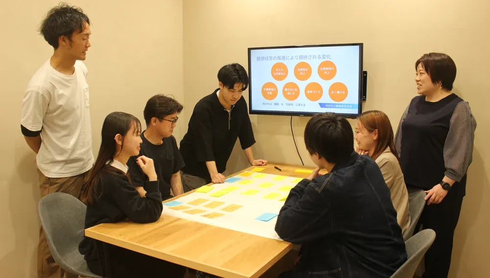 KEIPEの就職コースでグループワークに取り組む様子（甲府・笛吹の就労継続支援A型）